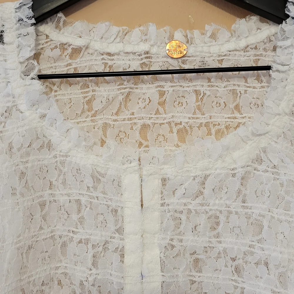 NWT. Free People White Lace Off-Shoulder Blouse Madison